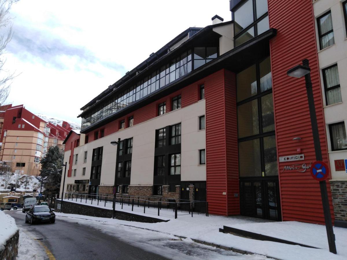 Acogedor Estudio Familiare 2-4 Per Zona Baja Sierra Nevada Luaran gambar